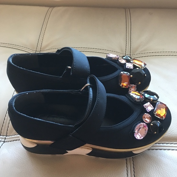 Shoes - Picture 3 of 8